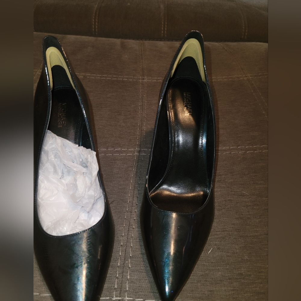 Micheal Kors size 11 in Navy Blue